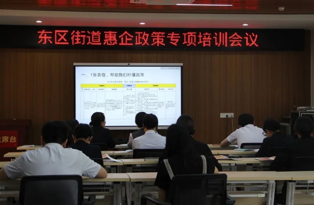 夜幕下的政务大厅，究竟隐藏着怎样的秘密？揭秘那些不为人知的幕后故事  第6张