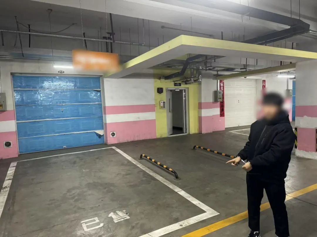 一夜之间三车被砸，12.7万财物不翼而飞！临河公安如何神速破案？  第3张