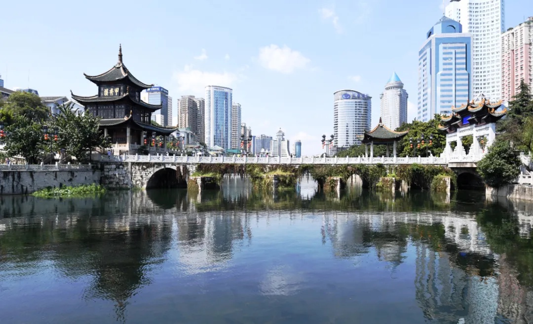 DeepSeek眼中的南明有多美？揭秘这个被AI大模型赞誉的自然与城市完美融合之地  第2张