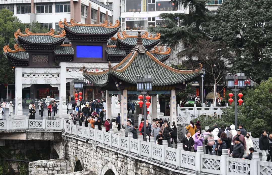 DeepSeek眼中的南明有多美？揭秘这个被AI大模型赞誉的自然与城市完美融合之地  第4张