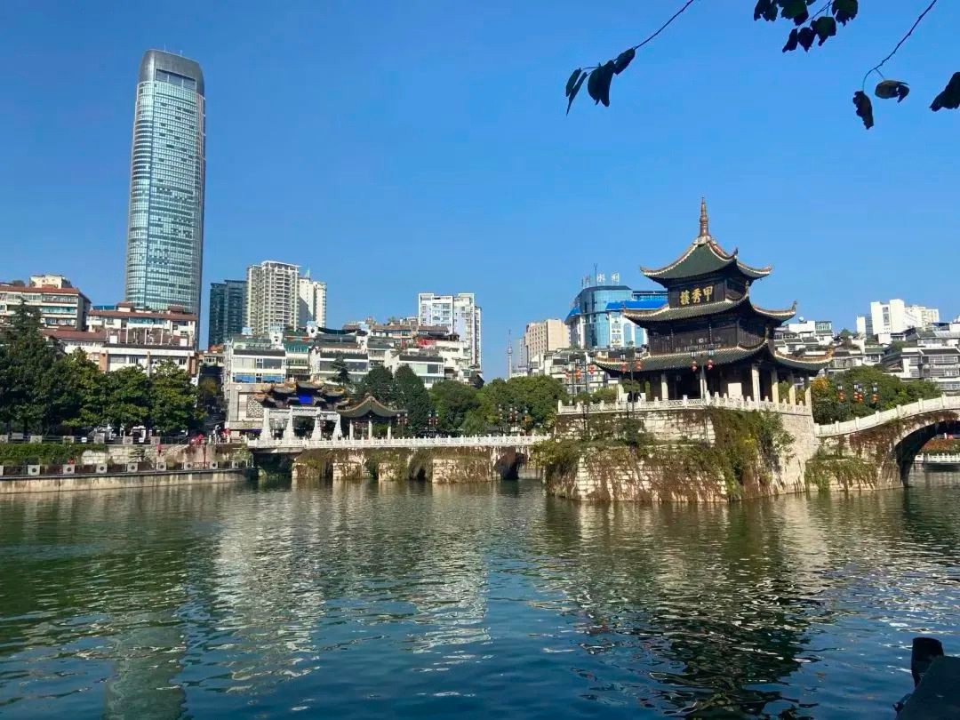 DeepSeek眼中的南明有多美？揭秘这个被AI大模型赞誉的自然与城市完美融合之地  第6张