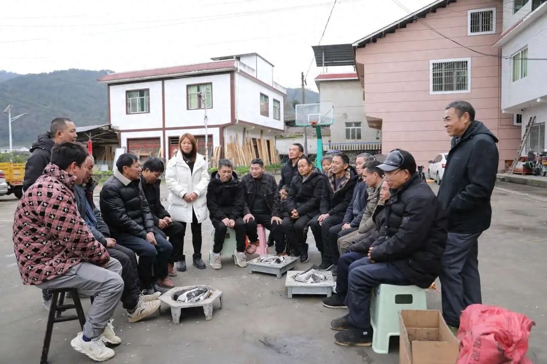 村民齐心革除陋习，酒席风波就此终结！你敢相信吗？
