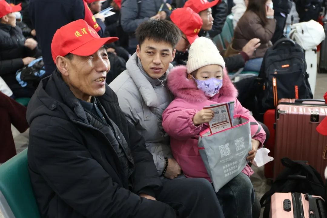 定西务工专列再启程！530名务工人员如何享受高铁专属服务？  第4张