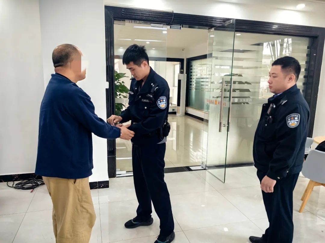 警车疾驰！176000元债务纠纷，纪某为何突然现身？法院紧急行动  第2张