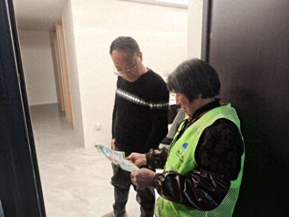 垃圾分类宣传入户！志愿者都做了啥?