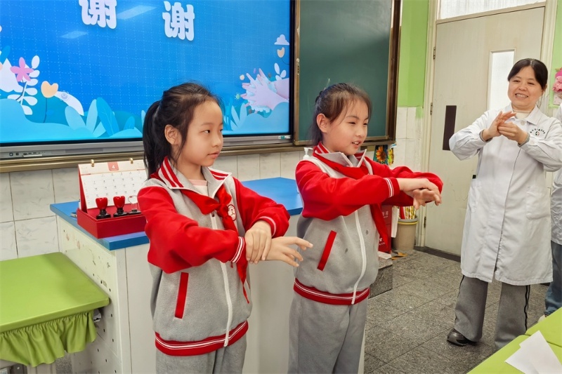 济南市皮肤病防治院进小学义诊：健康从娃娃抓起?  第3张