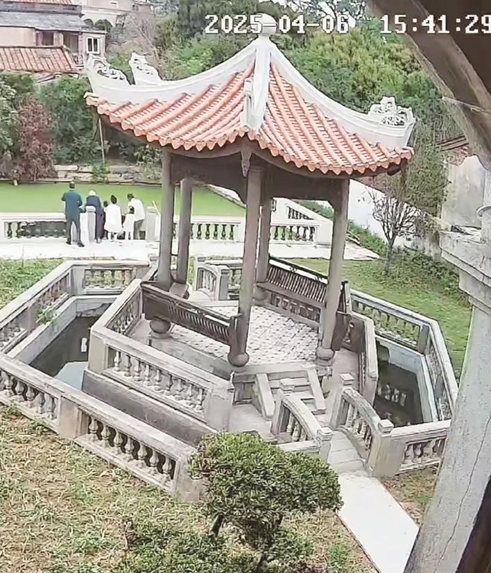 女童误踩入水潭，锦旗背后有着怎样的救命故事?  第2张