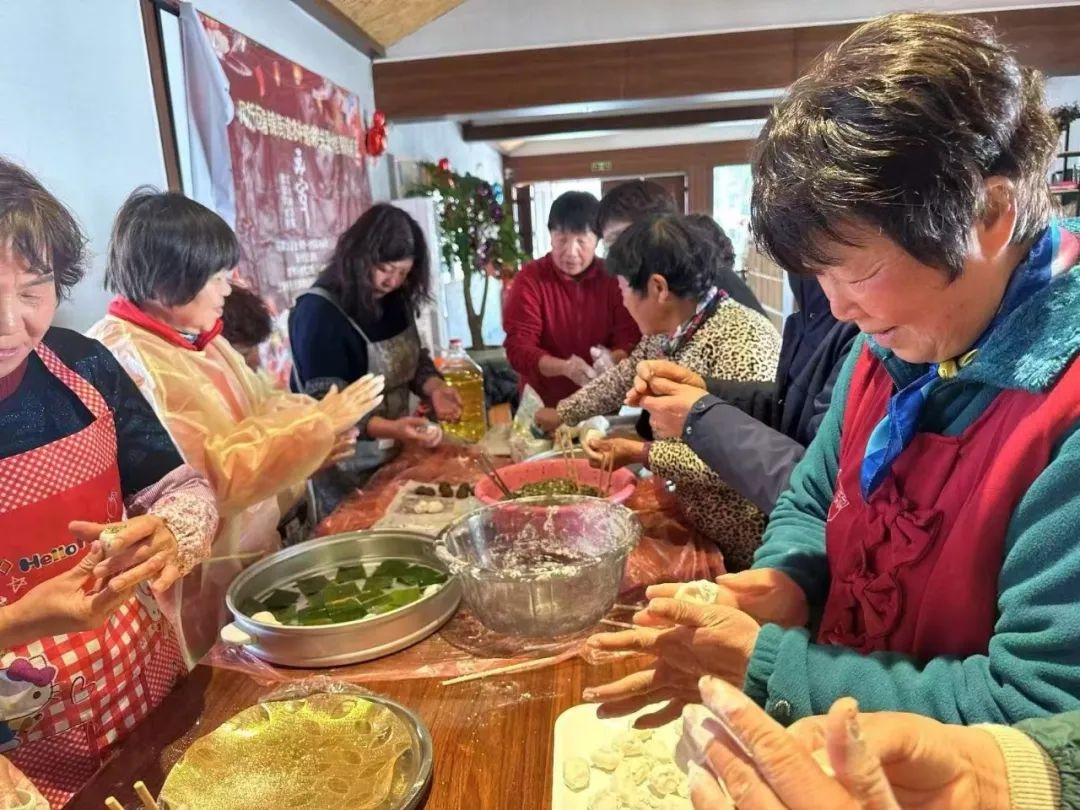 80多岁老人投中笑开颜！趣味运动有多棒？  第8张