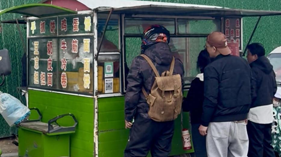 爱车剐蹭只要15个鸡蛋饼+99元? 路虎车主暖心处理获赞!