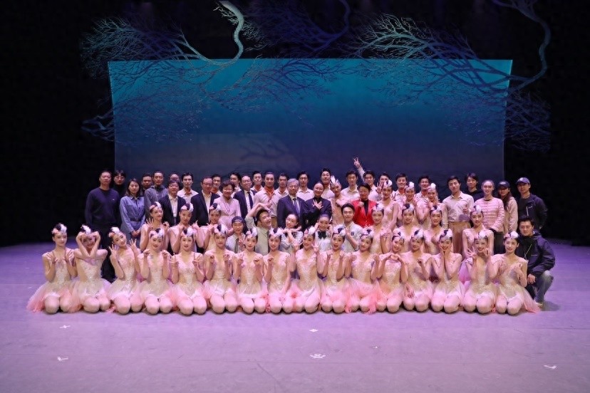 上海歌舞团〈朱鹮〉舞剧巡演：66天30城55场演出，昨晚第400场你知道吗?