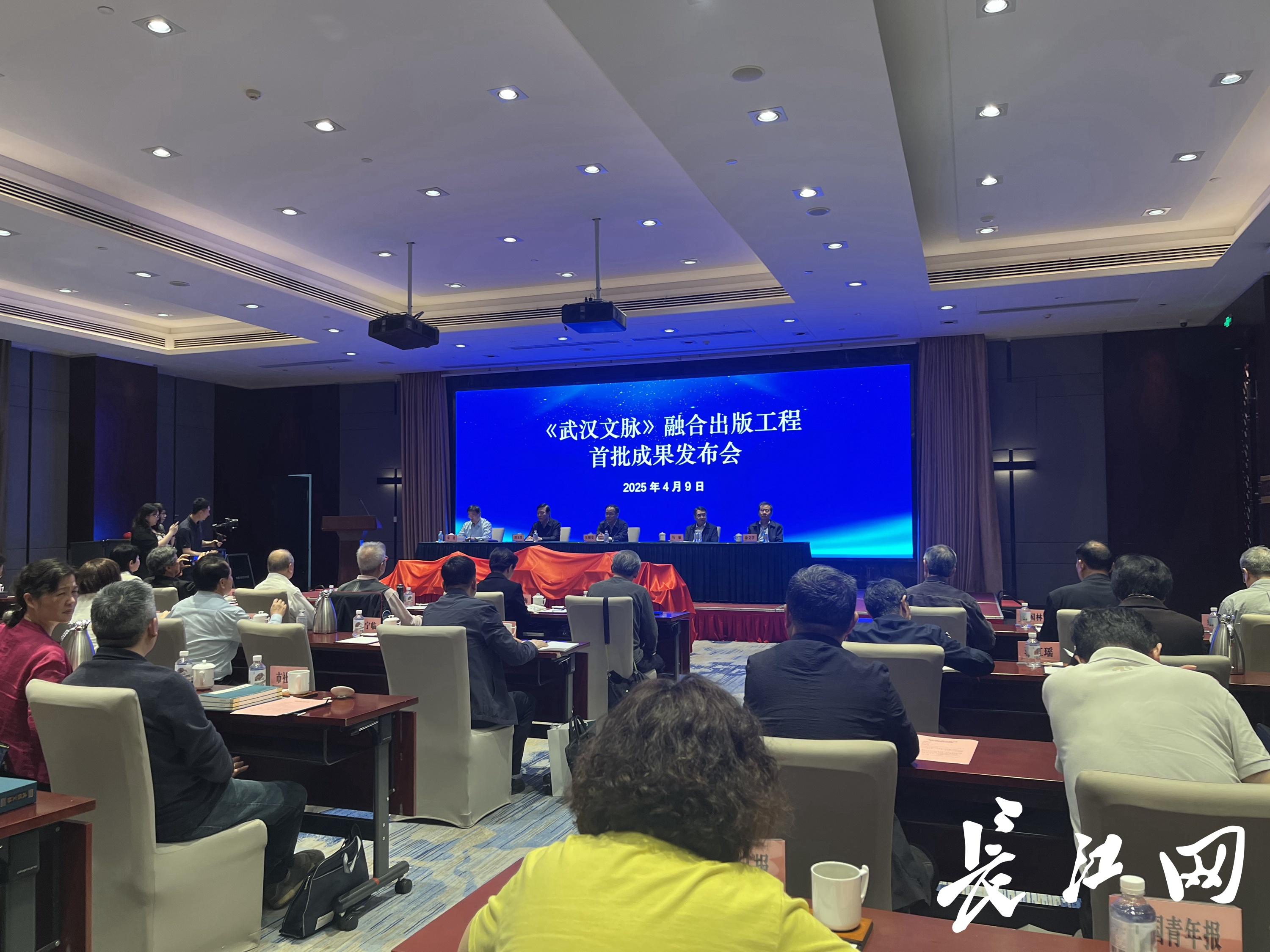 武汉文脉图书发布!装帧精美,青绿色背后有何深意? 第4张 武汉文脉图书发布!装帧精美,青绿色背后有何深意? 第4张