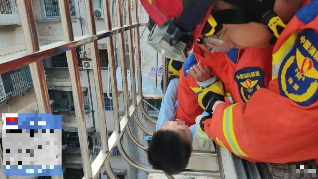 蓬江区男童头卡6楼防护栏，悬空中随时会坠落？  第2张