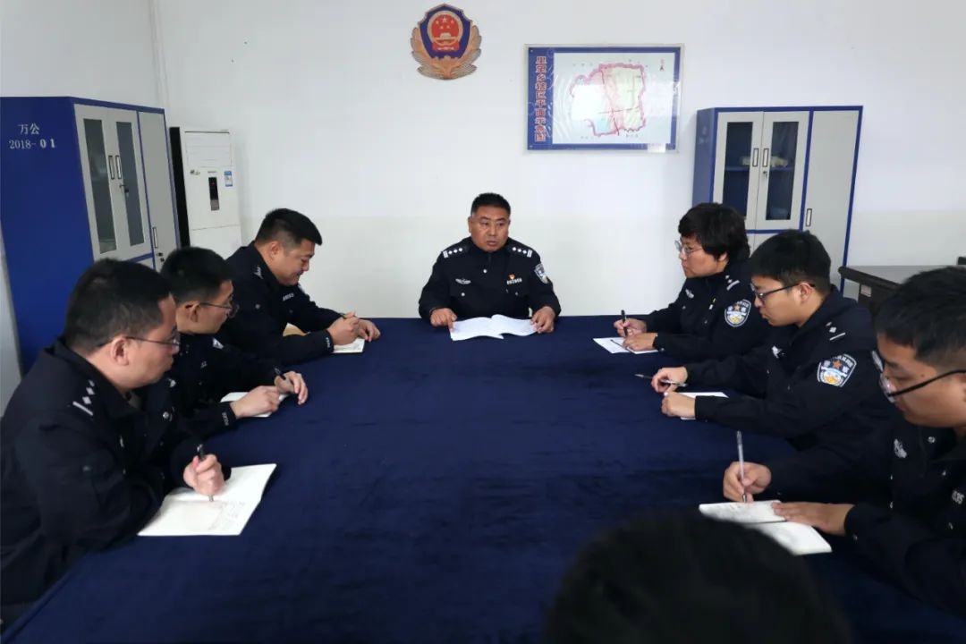 万荣县派出所禁毒大行动！看他们如何踏查宣传？
