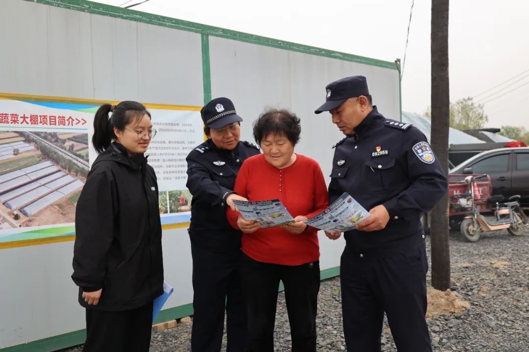 万荣县派出所禁毒大行动！看他们如何踏查宣传？  第13张