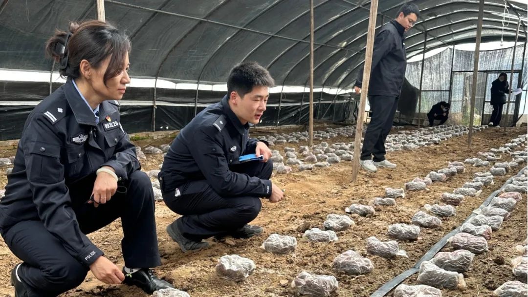 万荣县派出所禁毒大行动！看他们如何踏查宣传？  第3张