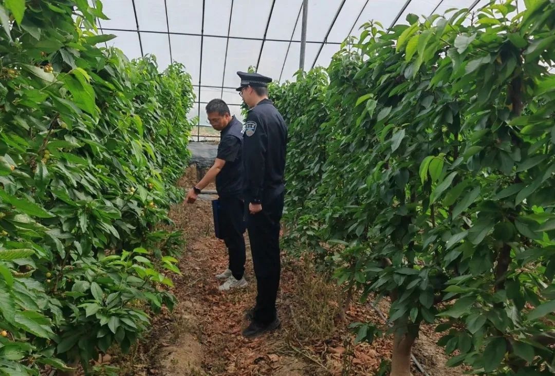万荣县派出所禁毒大行动！看他们如何踏查宣传？  第4张