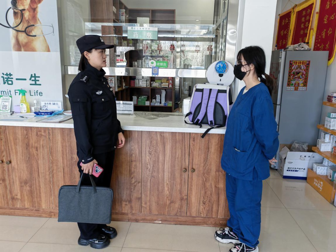 达旗公安局锡尼街派出所便民服务太给力！在家门口就能办犬证，你还在等什么？