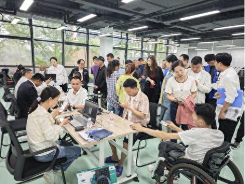 5月8日襄阳东津新区为残障人士开展社保卡制卡换卡活动？暖心