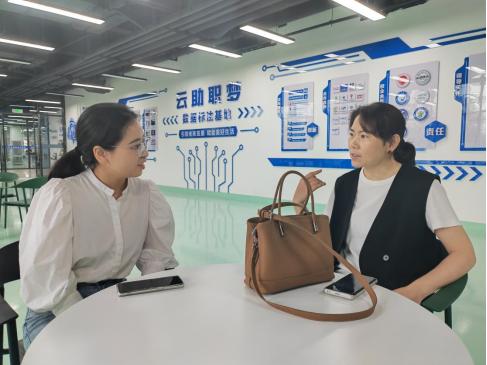 5月8日襄阳东津新区为残障人士开展社保卡制卡换卡活动？暖心  第4张