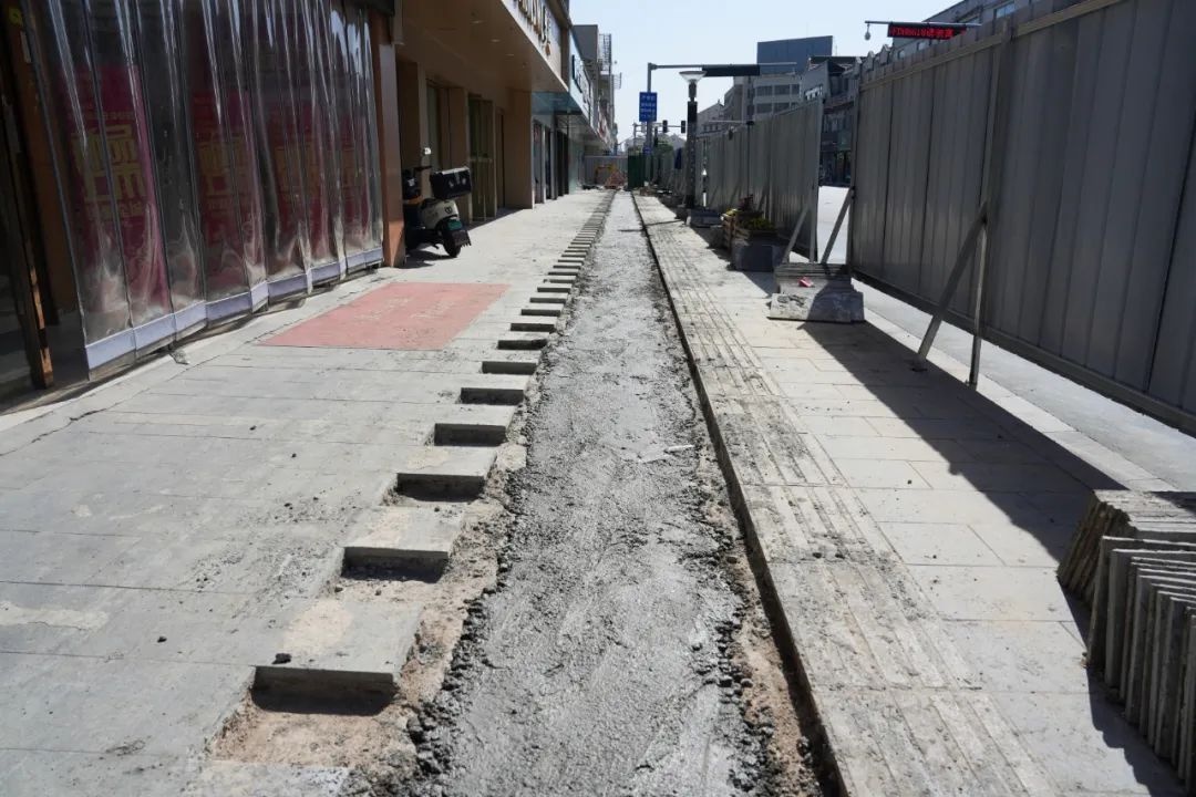 污水管道年久失修致路面积水，百姓行路难？各方迅速行动解民忧  第3张