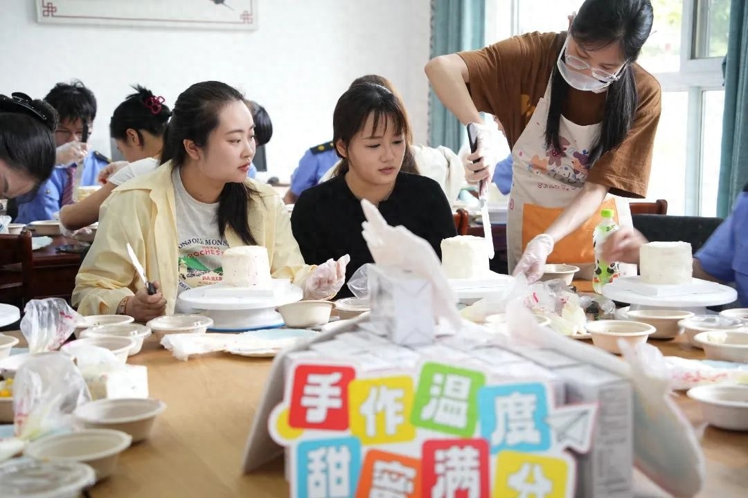 重庆西车辆段团委携手厢遇！橙C沙龙青年夜校DIY蛋糕体验活动有多甜？