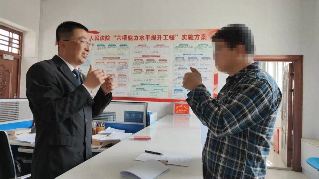 听障人士借贷案如何破局？宁夏法官助理手语调解引关注