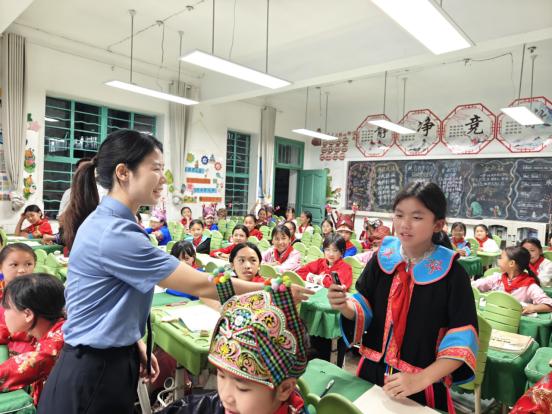 5月6日！暮色笼罩下广南一小的法治课堂在讲啥？竟关乎女孩一生  第2张