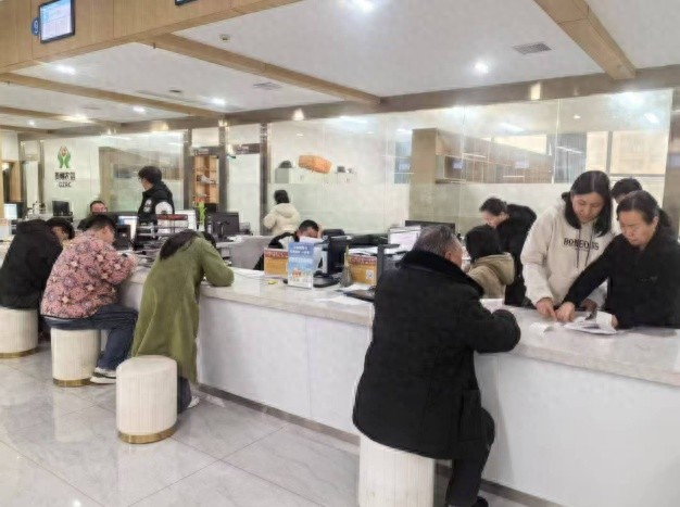 县人社局精准施五措促社保发展！部门联动与全员推广咋做到的？