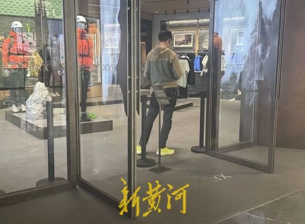 始祖鸟4500元冲锋衣未穿就破！门店不给退换合理吗？  第6张