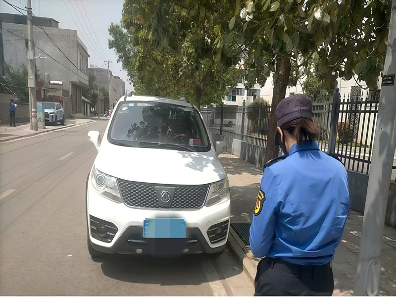 车辆乱停乱放？姚安县综合行政执法局专项整治行动来啦  第2张