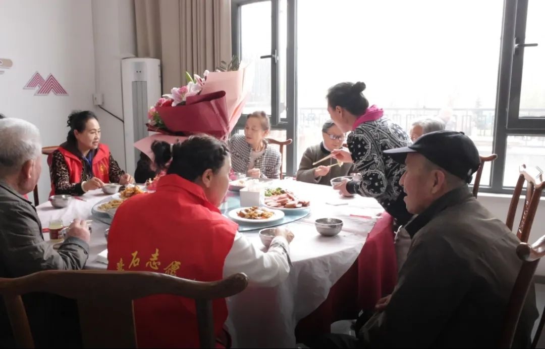 母亲节！市委社工部等走进养老服务中心，为银龄母亲送祝福？  第2张