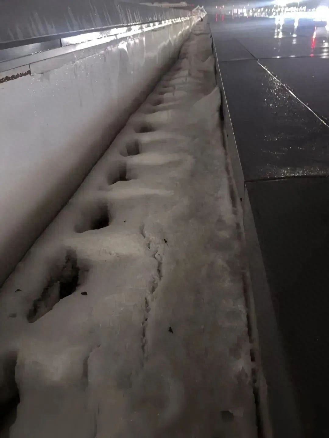 5月8日西安机场突遭强雷雨！航班起降暂停52分钟究竟咋回事？