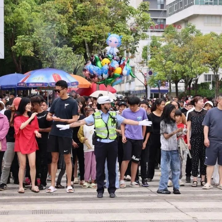 五一墨江双胞胎节狂欢背后！是谁在默默守护城市的整洁与绿意？  第6张