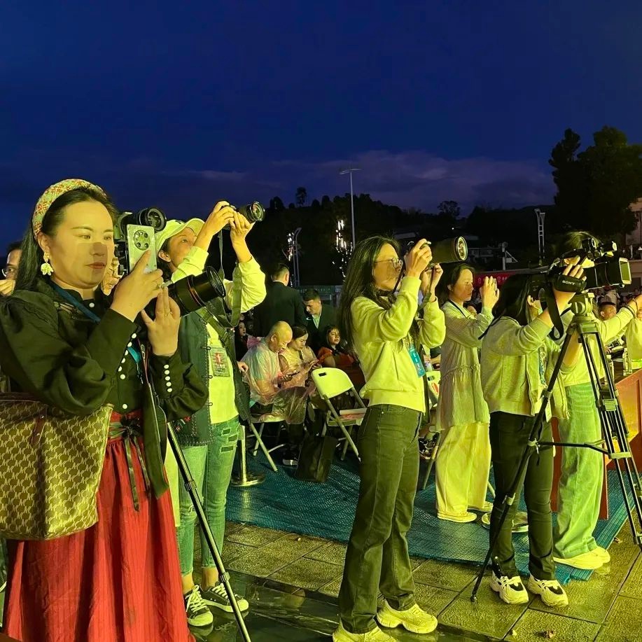 五一墨江双胞胎节狂欢背后！是谁在默默守护城市的整洁与绿意？  第8张