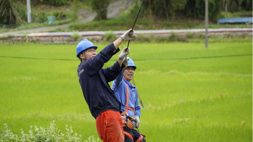 5月9日定南大风雷暴致供电中断！抢修人员如何守护万家灯火？  第3张