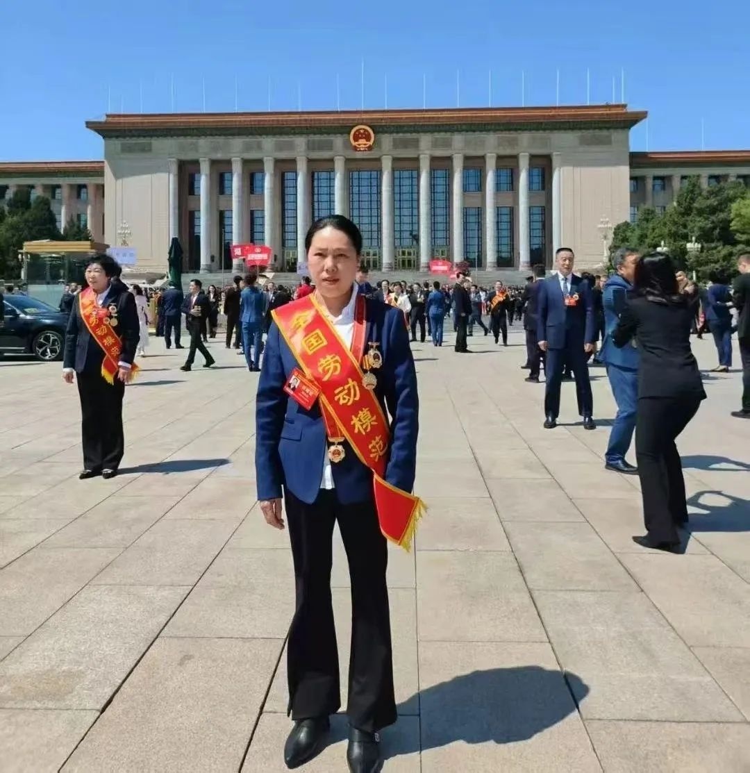 农家妇女凭一把药刀完成蝶变！她的传奇人生你敢信？  第4张