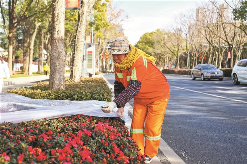 寒冬来袭，你家水表穿棉服了吗？揭秘市政部门如何用科技守护温暖防线  第2张