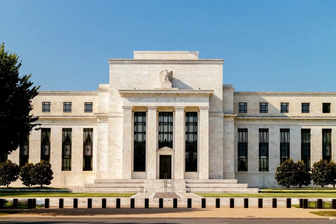 美联储官员一致呼吁暂缓降息！2026年通胀才能回到2%目标？  第1张
