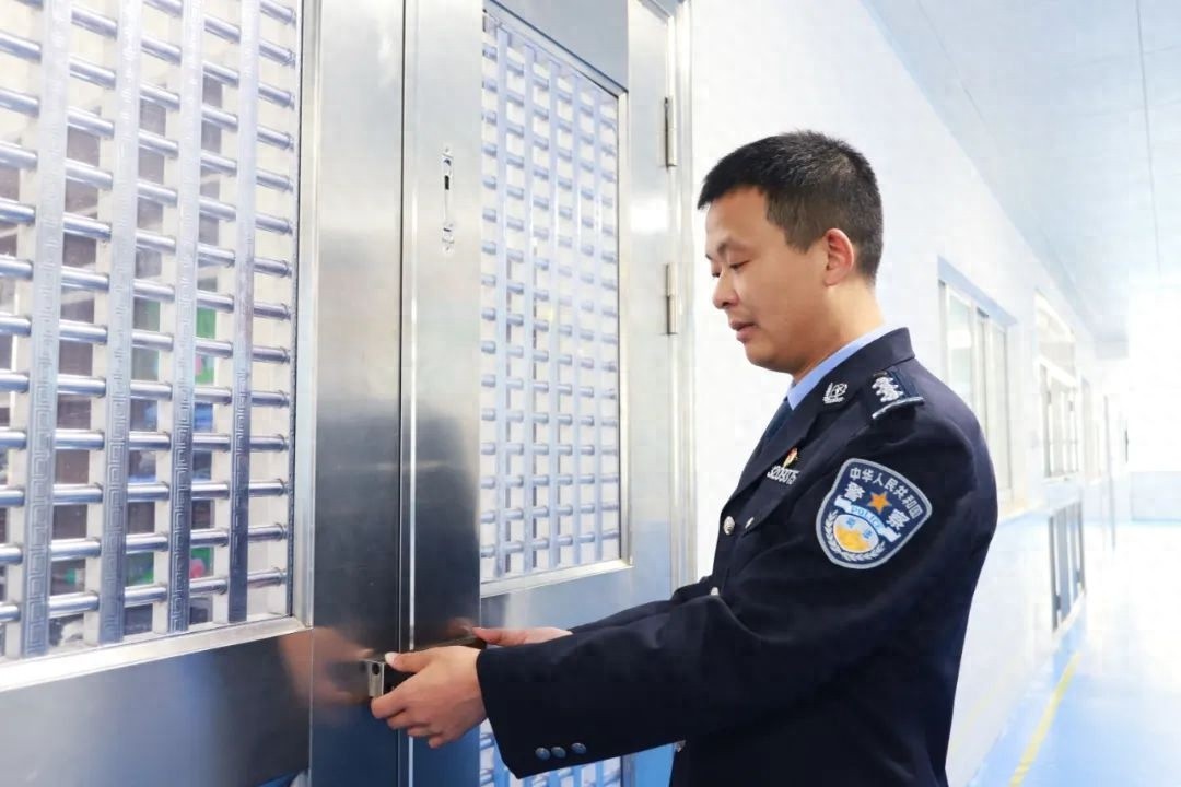 12年坚守监狱一线，顾彬彬如何用一封家书感化顽固罪犯？揭秘警察背后的温情故事