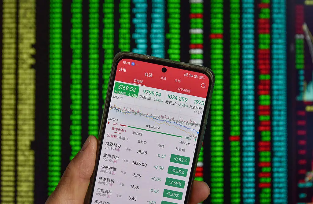A股震荡下探3200点，芯片股昙花一现！2025年国债市场大变动，你的投资策略跟上了吗？