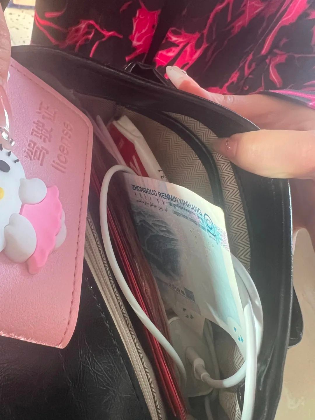 拾金不昧的高椅岭景区，为何让蒋女士感动落泪？背后的温暖故事你不可错过  第2张