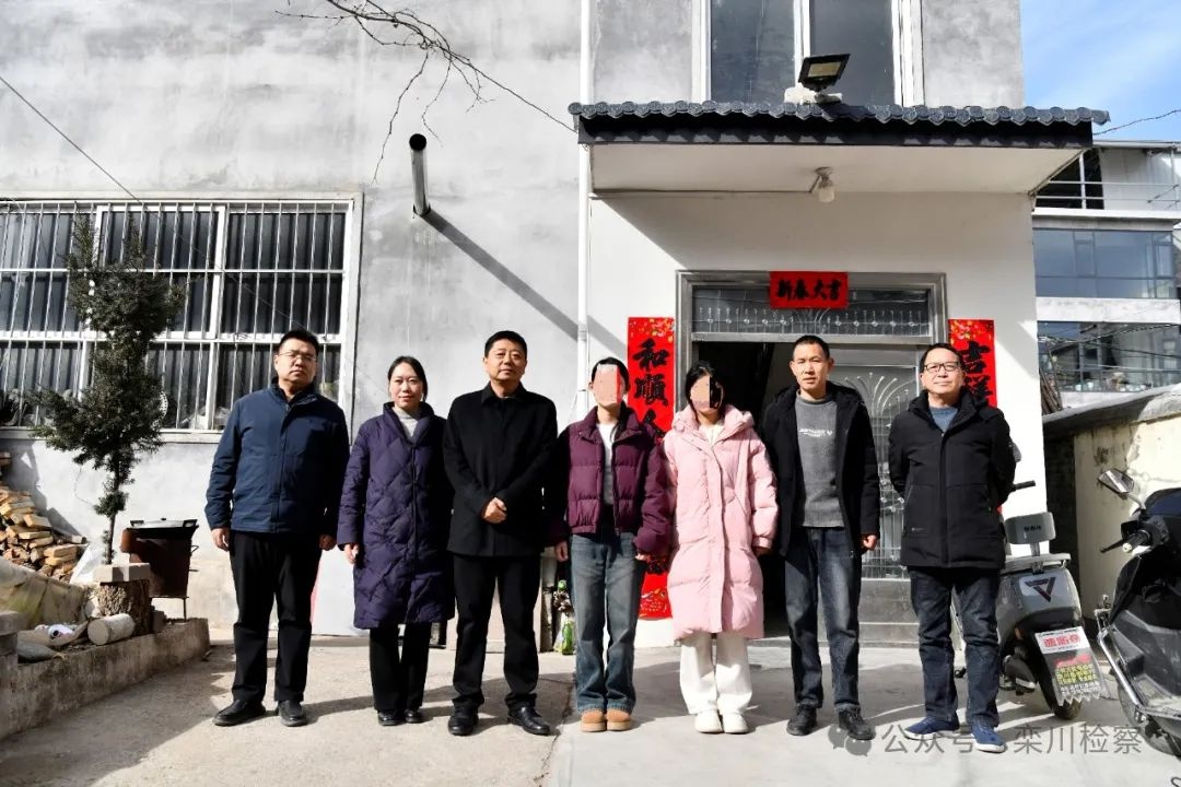 检察长的温暖关怀，如何让这对双胞胎姐妹重获新生？  第3张