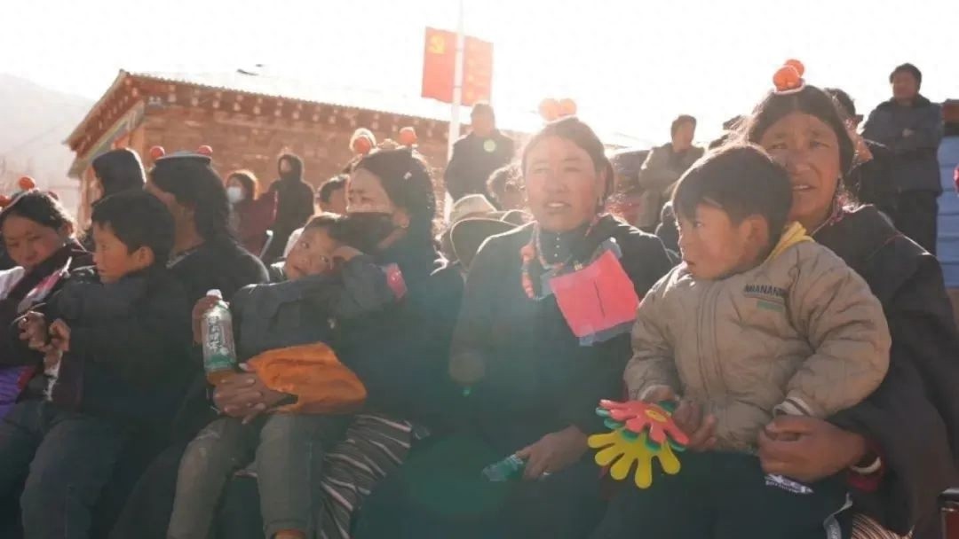 藏地传统技能大比拼！觉恩村红色昌都活动为何吸引400余人围观？
