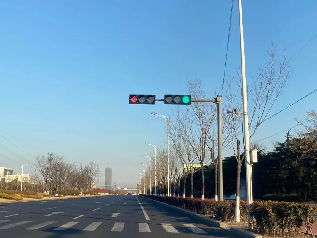 经开区交通效率提升8%！日照公安如何实现9条主干道双向绿波？  第6张