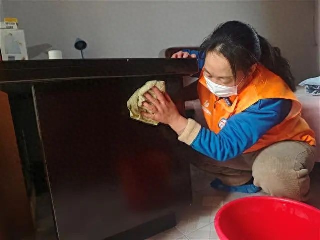 90名助老员暖心行动！你猜他们如何让独居老人度过洁净新春？  第1张