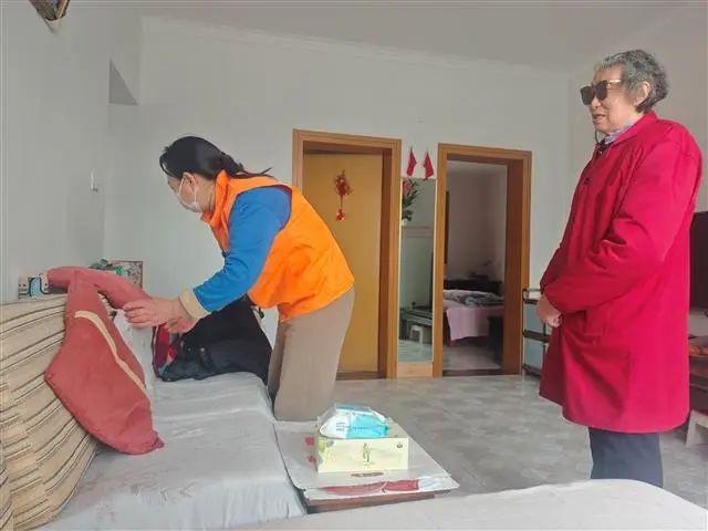 90名助老员暖心行动！你猜他们如何让独居老人度过洁净新春？  第2张