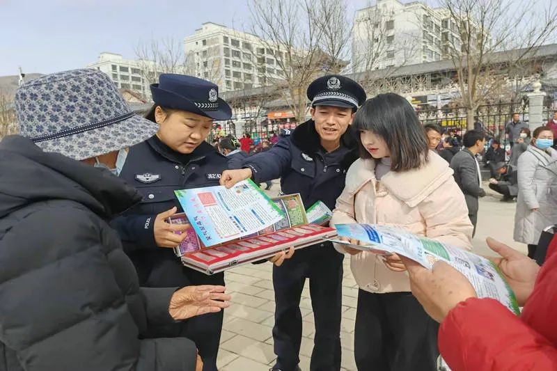 龙狮共舞闹新春，禁毒宣传进社区，你了解毒品的危害吗？  第4张