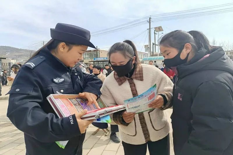 龙狮共舞闹新春，禁毒宣传进社区，你了解毒品的危害吗？  第5张