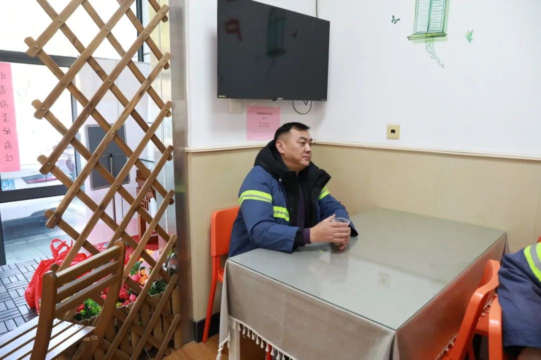 寒潮来袭，户外工作者为何选择这里取暖？揭秘城市最暖避风港  第3张