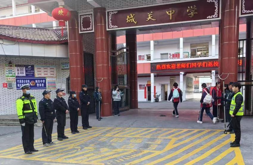 竹溪县交警大队如何确保春季开学交通安全？全面筑牢校园安全防线  第3张